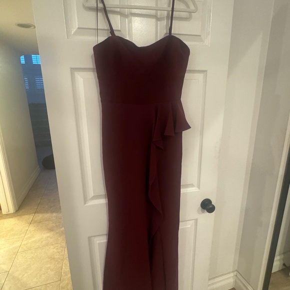 Elegant Burgundy Evening Dress - Picture 1 of 5